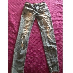 Light washed denim ripped jeans